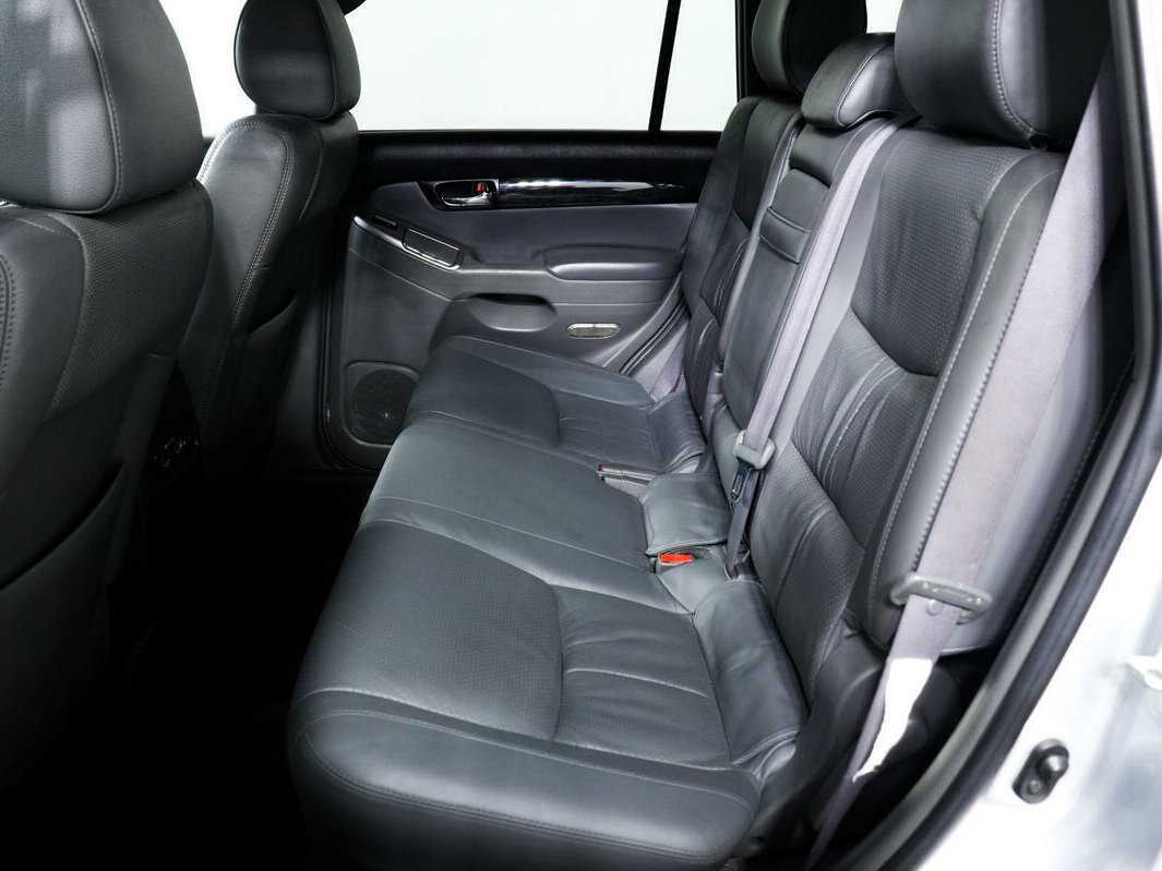 Toyota Land Cruiser Prado с пробегом — 2007 год. Фото: #11