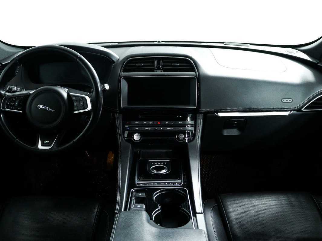 Jaguar F-Pace с пробегом — 2016 год. Фото: #10