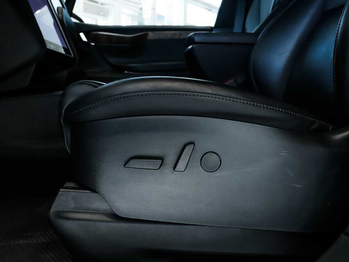 Tesla Model X с пробегом — 2020 год. Фото: #13