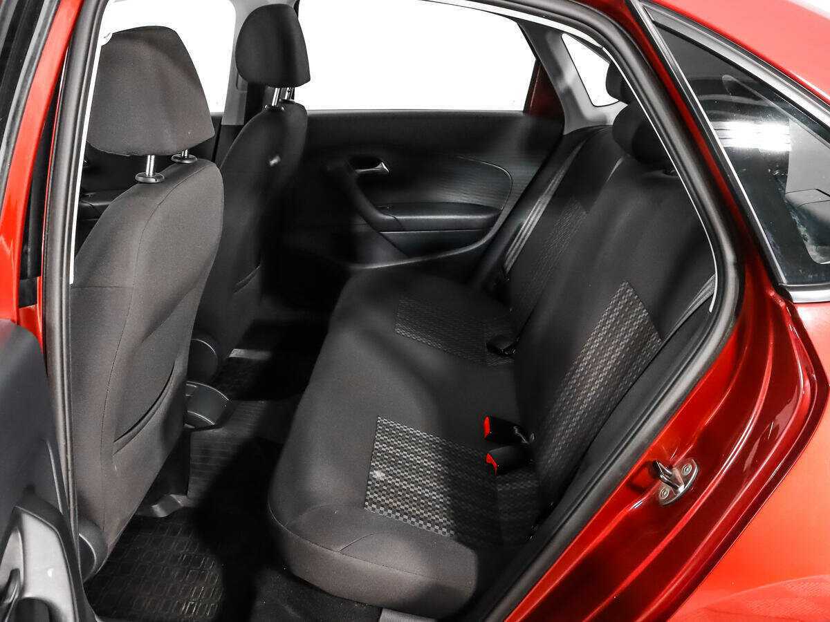 Volkswagen Polo с пробегом — 2016 год. Фото: #9