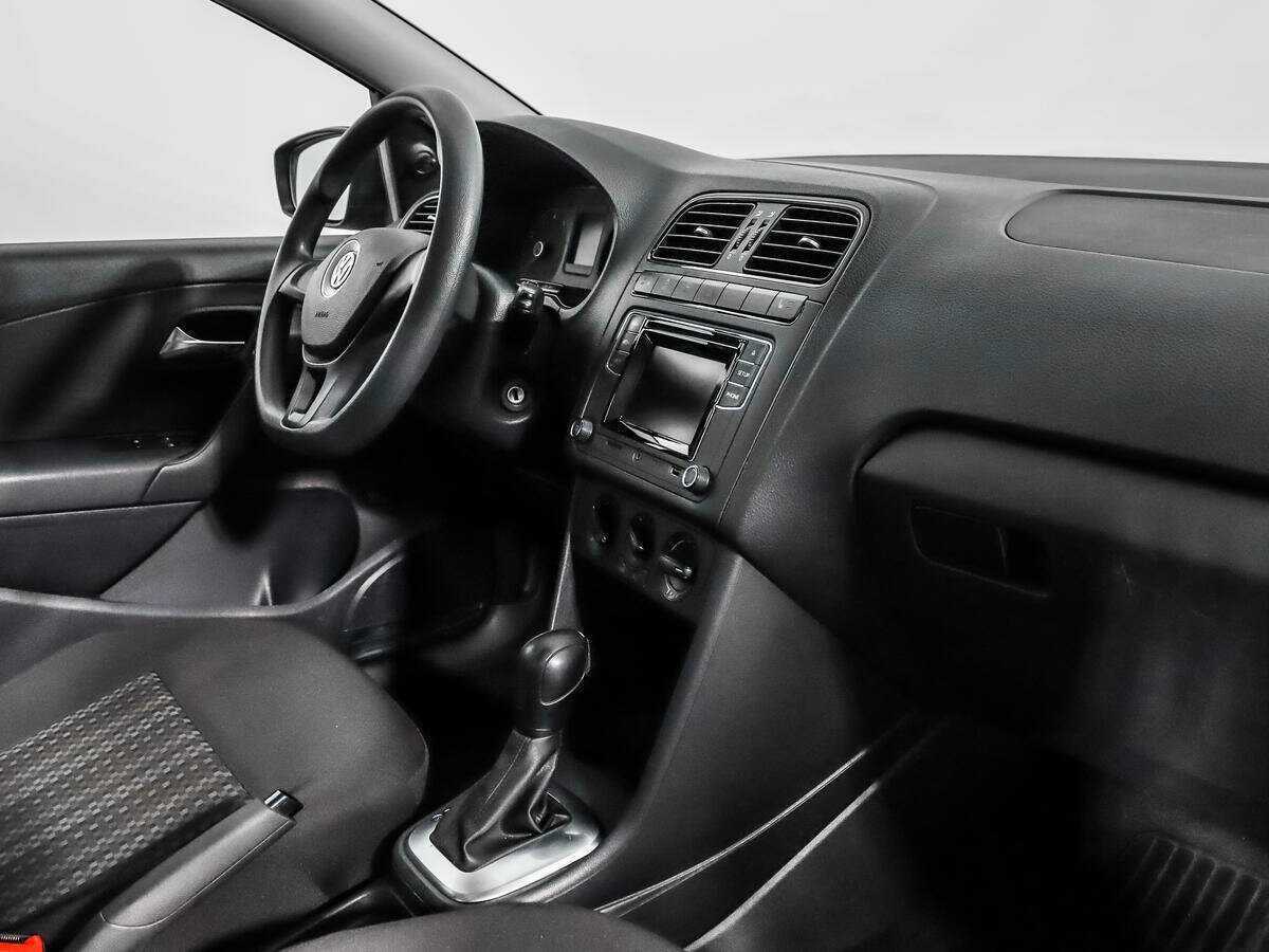 Volkswagen Polo с пробегом — 2016 год. Фото: #10