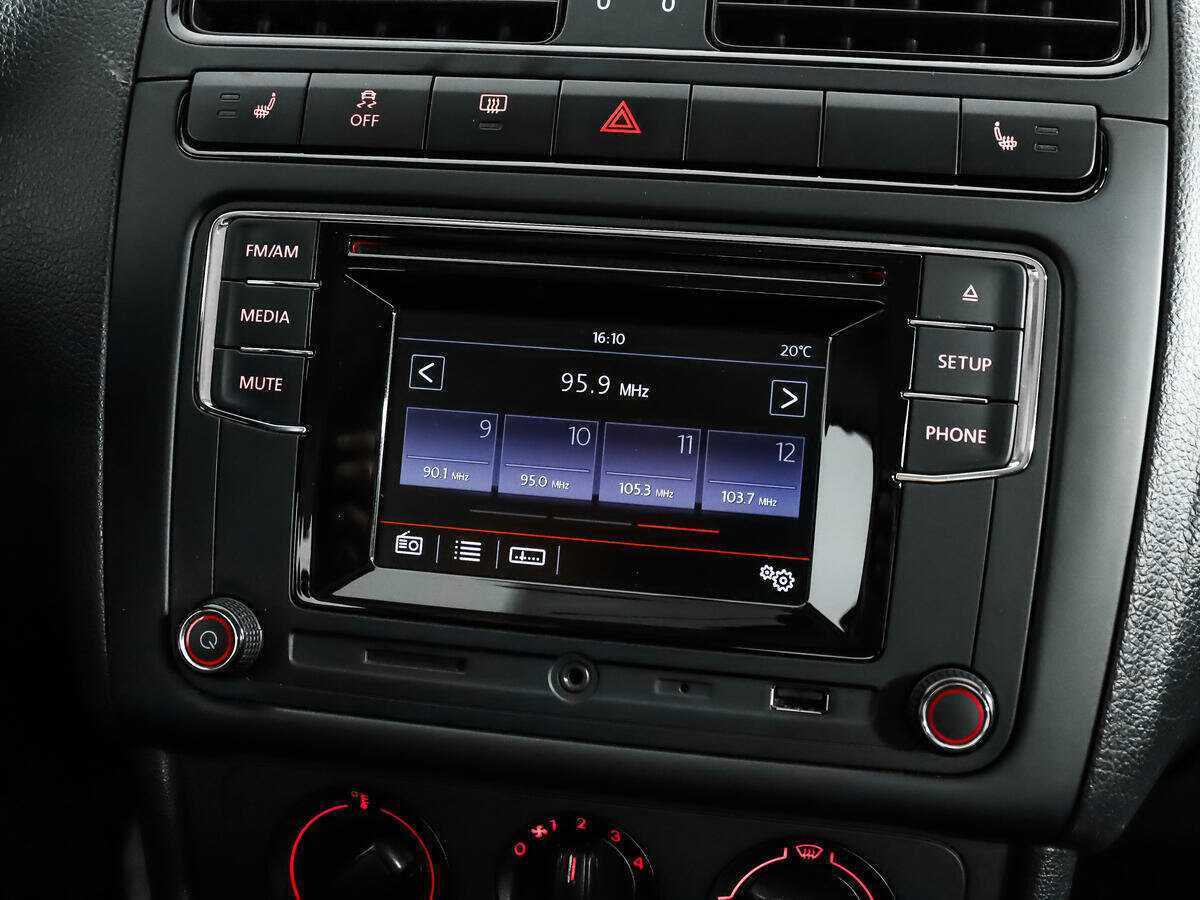 Volkswagen Polo с пробегом — 2016 год. Фото: #12