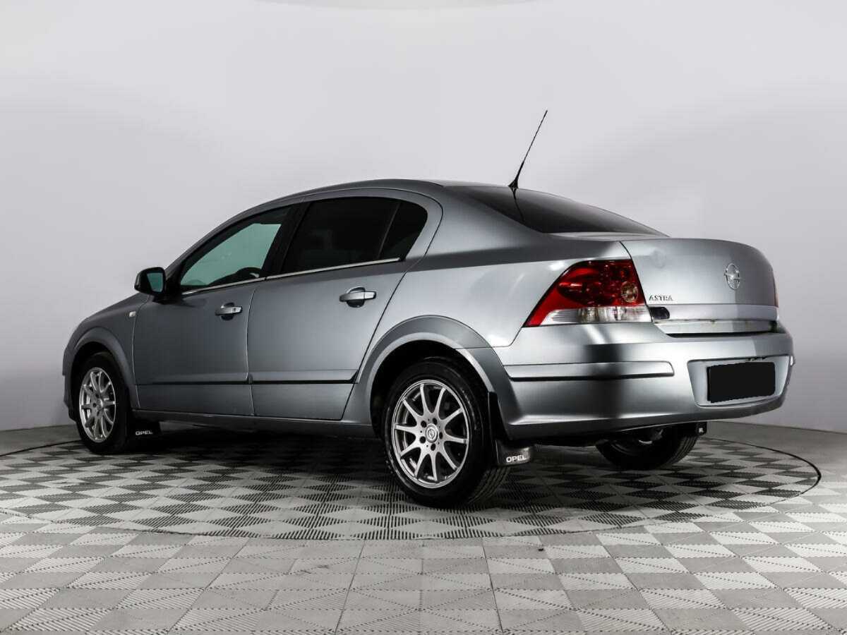 Opel Astra с пробегом — 2010 год. Фото: #6
