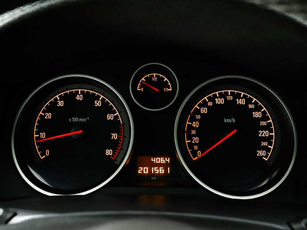 Opel Astra с пробегом — 2010 год. Фото: #10