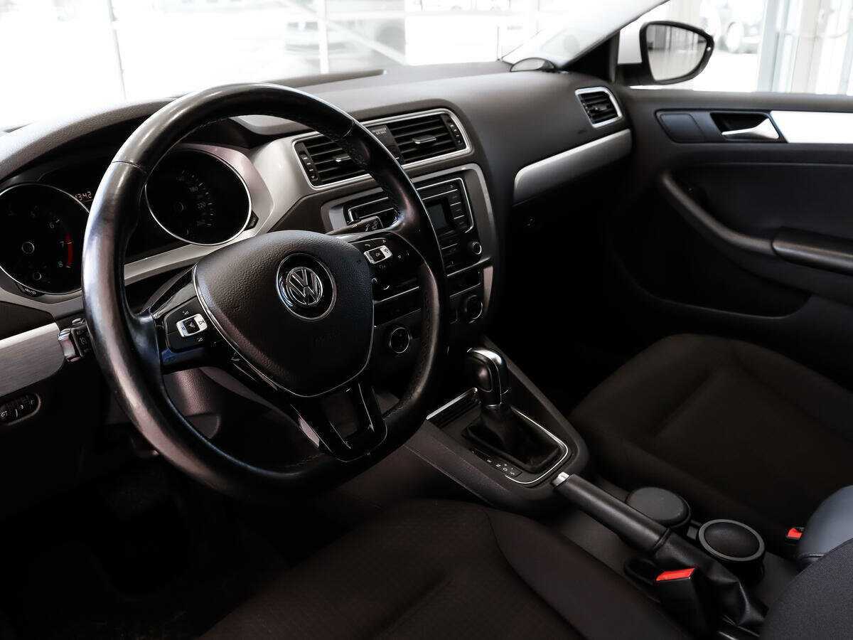 Volkswagen Jetta с пробегом — 2017 год. Фото: #8