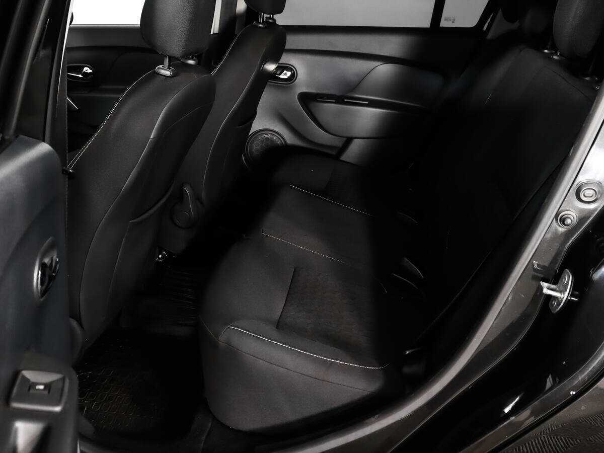 Renault Logan с пробегом — 2014 год. Фото: #9