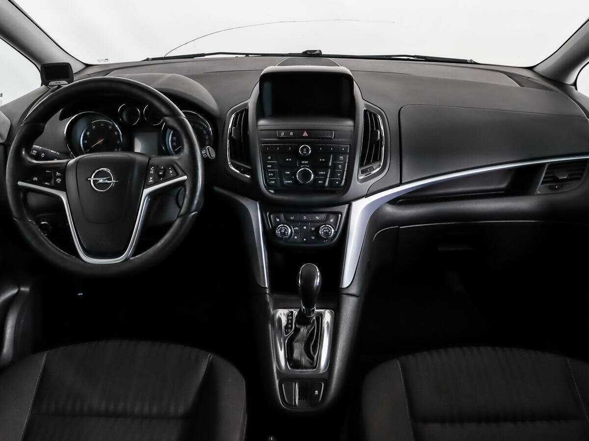 Opel Zafira с пробегом — 2014 год. Фото: #11