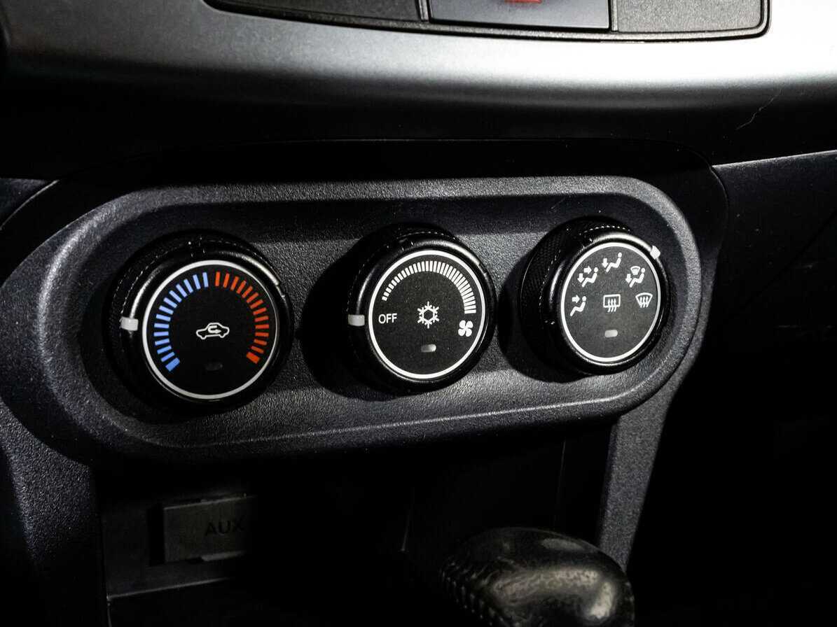 Mitsubishi Lancer с пробегом — 2010 год. Фото: #12