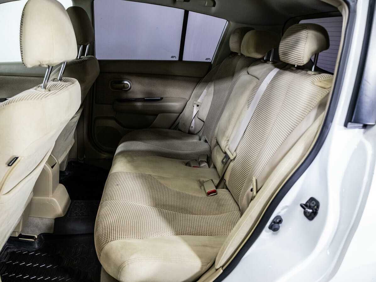 Nissan Tiida с пробегом — 2011 год. Фото: #9