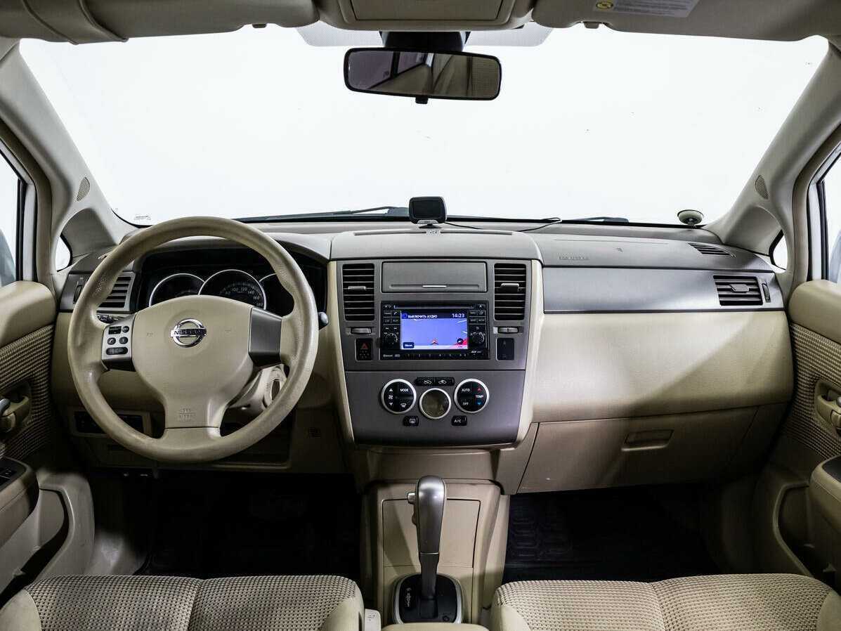 Nissan Tiida с пробегом — 2011 год. Фото: #12