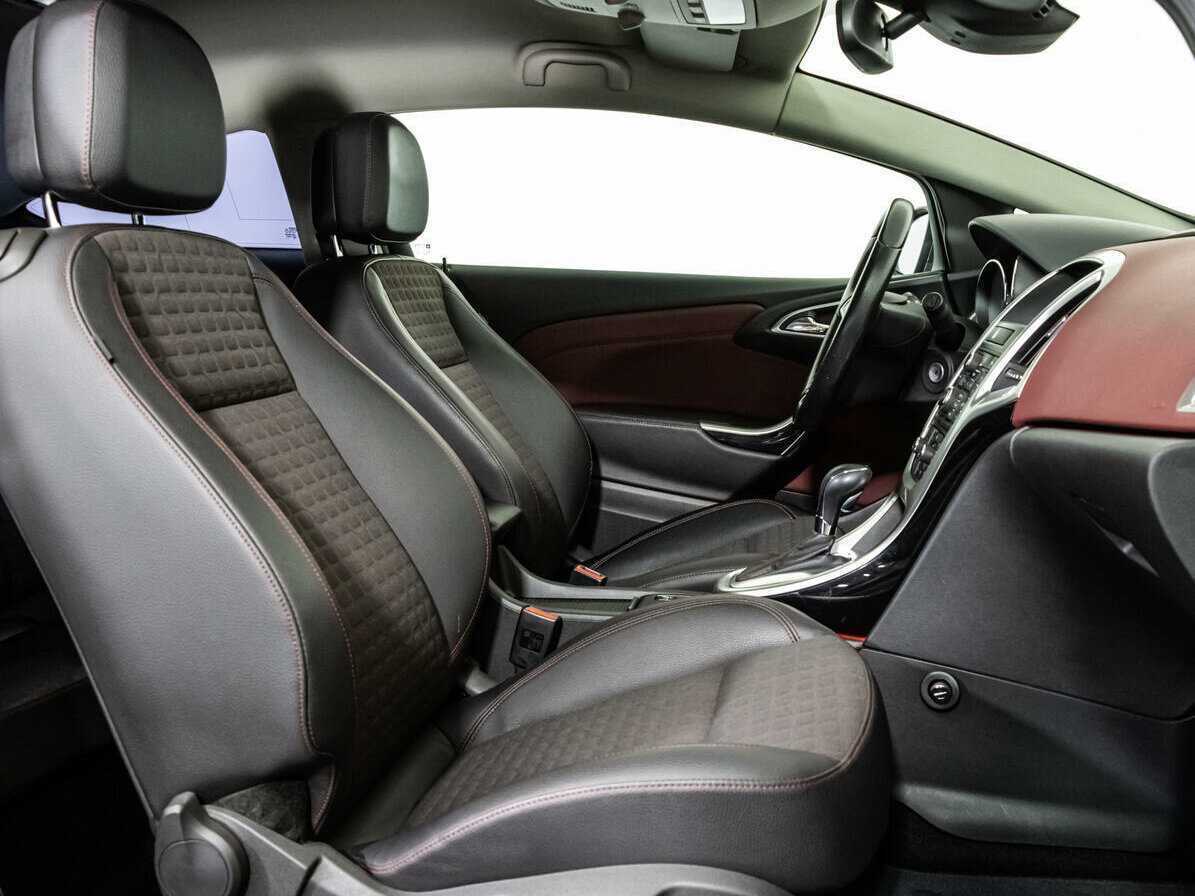 Opel Astra с пробегом — 2013 год. Фото: #15