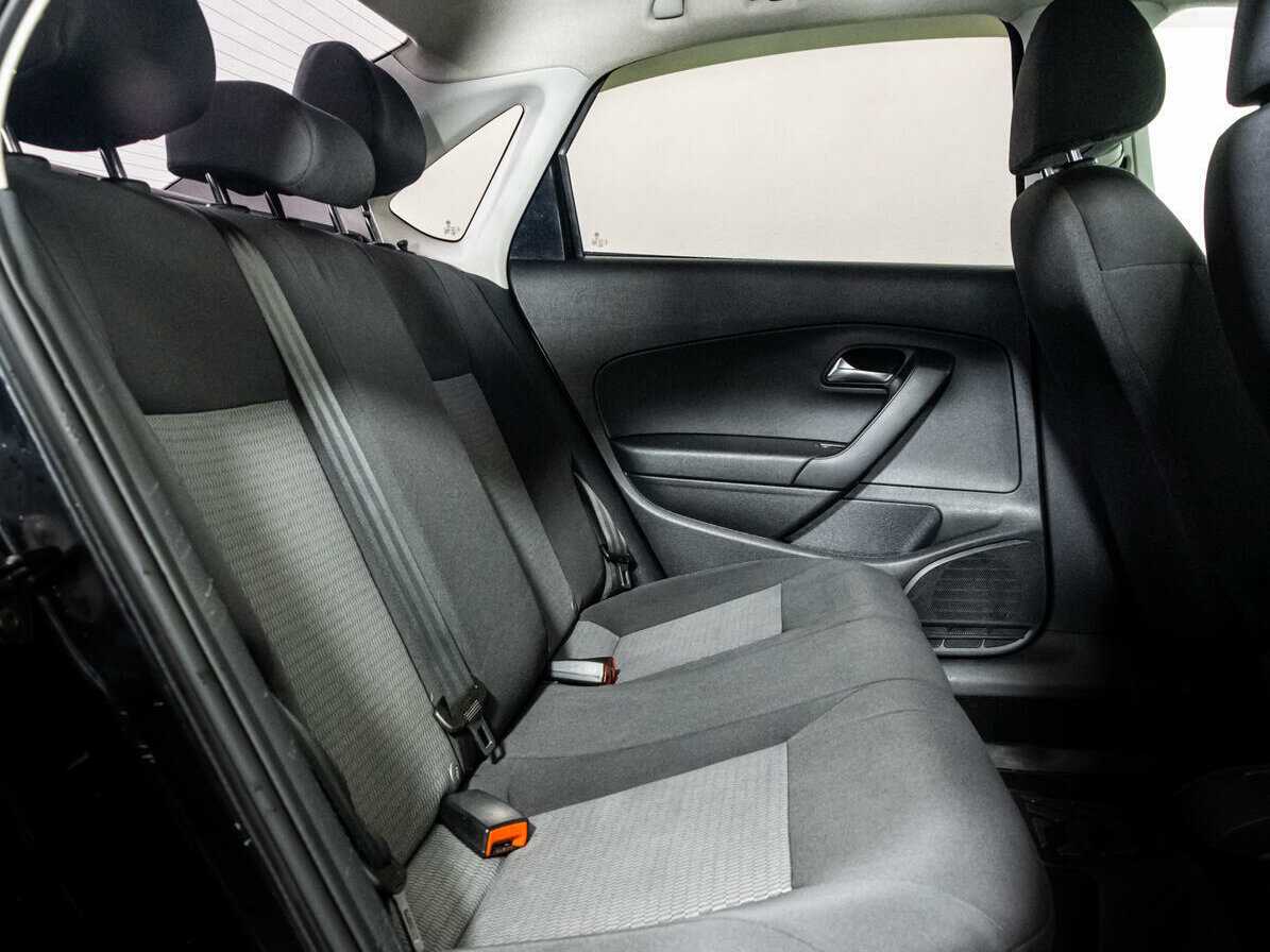 Volkswagen Polo с пробегом — 2011 год. Фото: #12