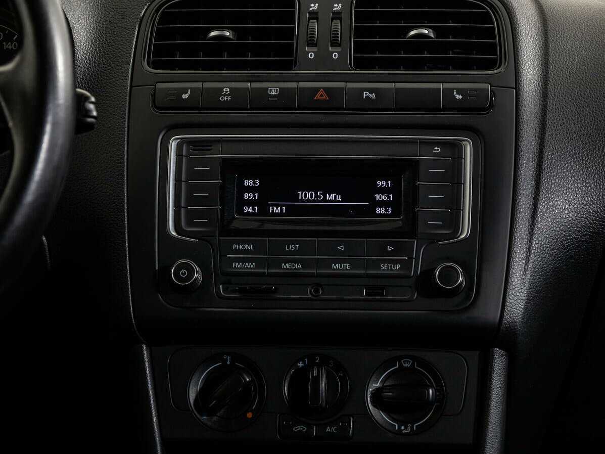 Volkswagen Polo с пробегом — 2016 год. Фото: #13