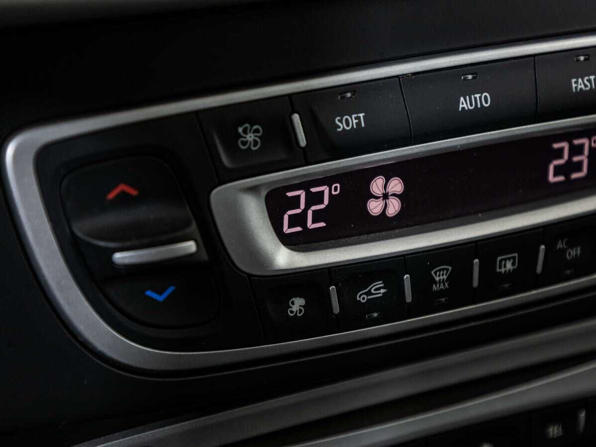 Renault Fluence с пробегом — 2013 год. Фото: #14