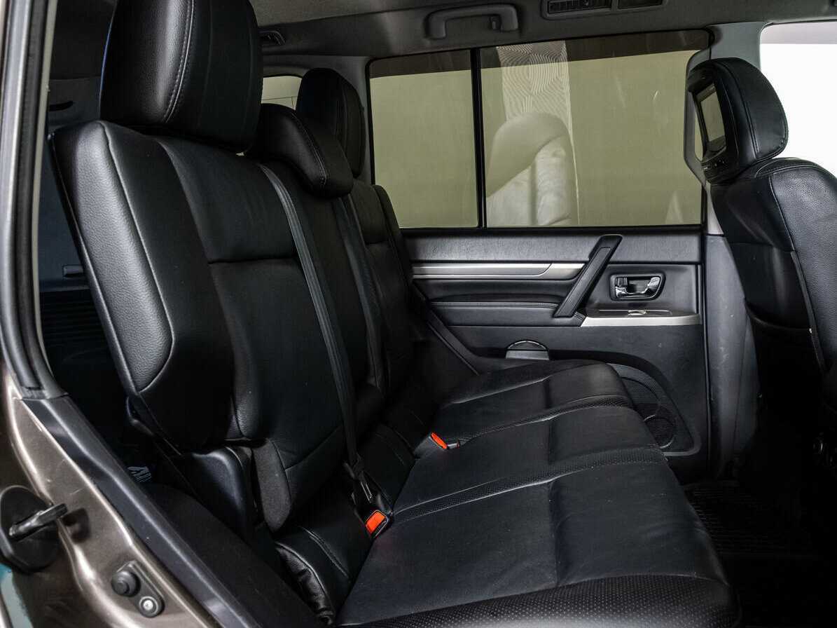 Mitsubishi Pajero с пробегом — 2011 год. Фото: #7