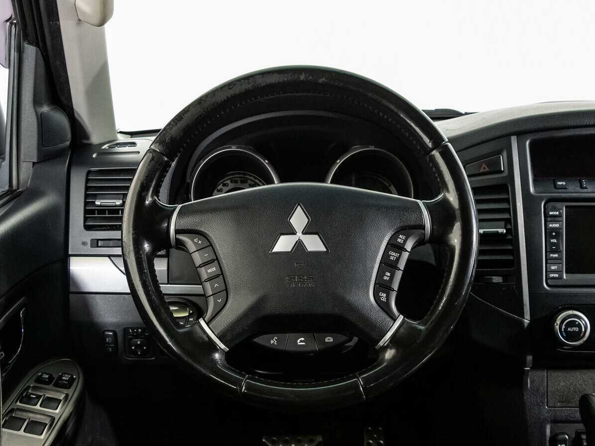 Mitsubishi Pajero с пробегом — 2011 год. Фото: #11