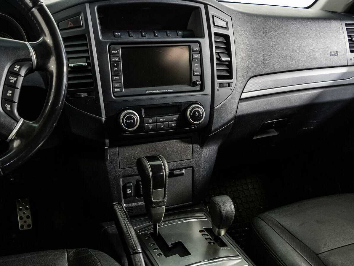 Mitsubishi Pajero с пробегом — 2011 год. Фото: #12