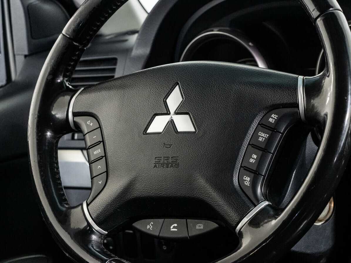 Mitsubishi Pajero с пробегом — 2011 год. Фото: #13