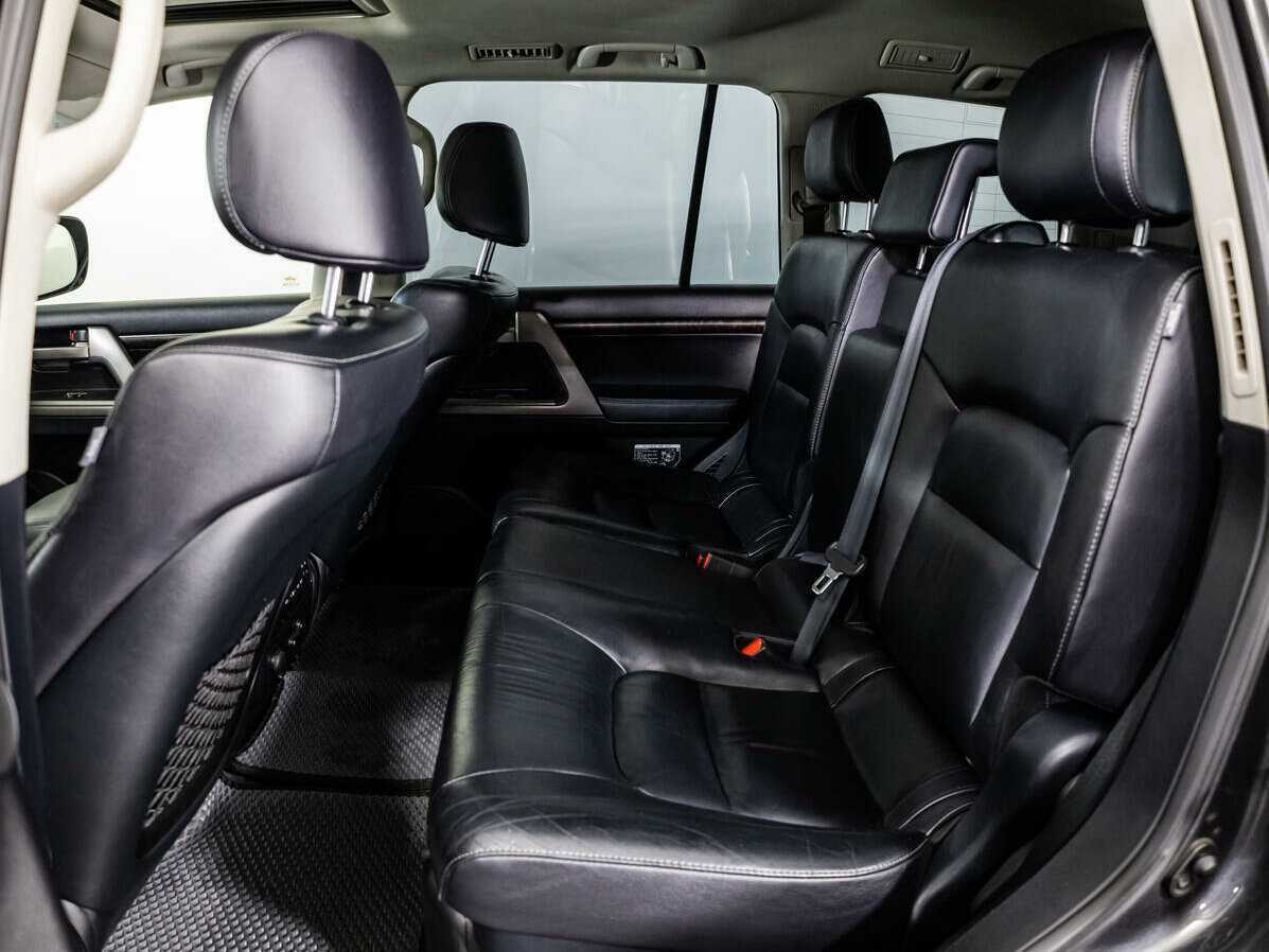 Toyota Land Cruiser с пробегом — 2011 год. Фото: #9