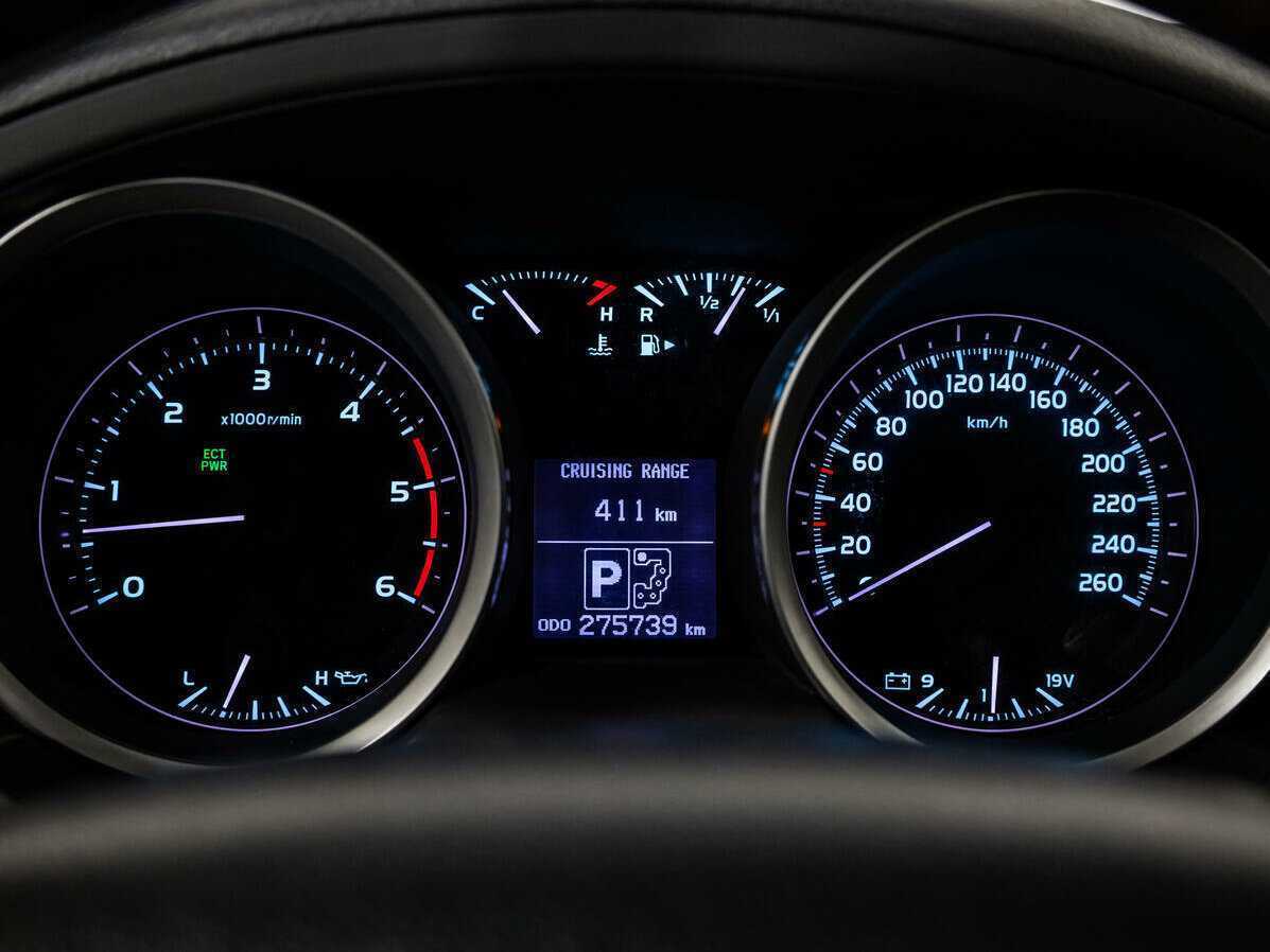 Toyota Land Cruiser с пробегом — 2011 год. Фото: #10