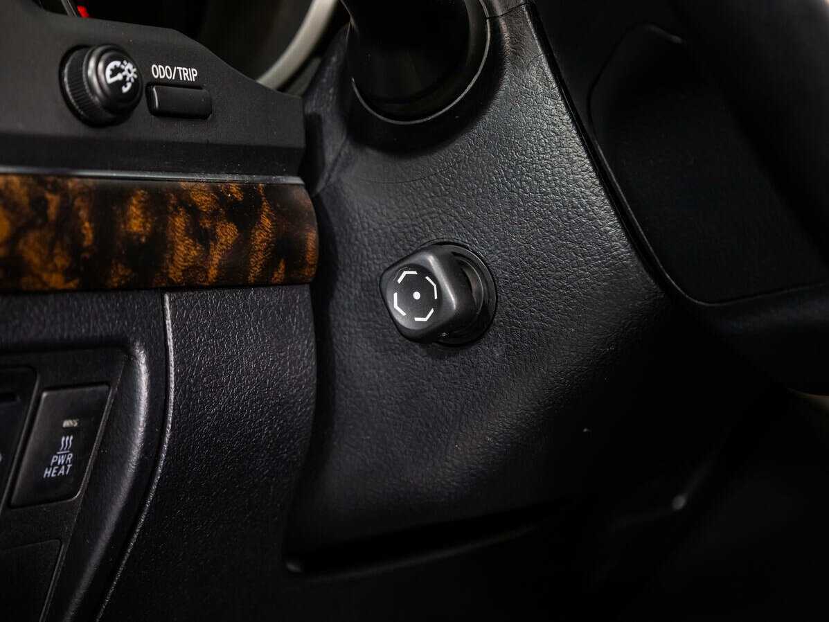 Toyota Land Cruiser с пробегом — 2011 год. Фото: #18