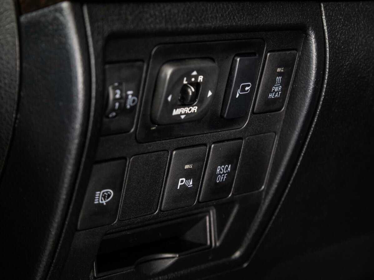 Toyota Land Cruiser с пробегом — 2011 год. Фото: #19