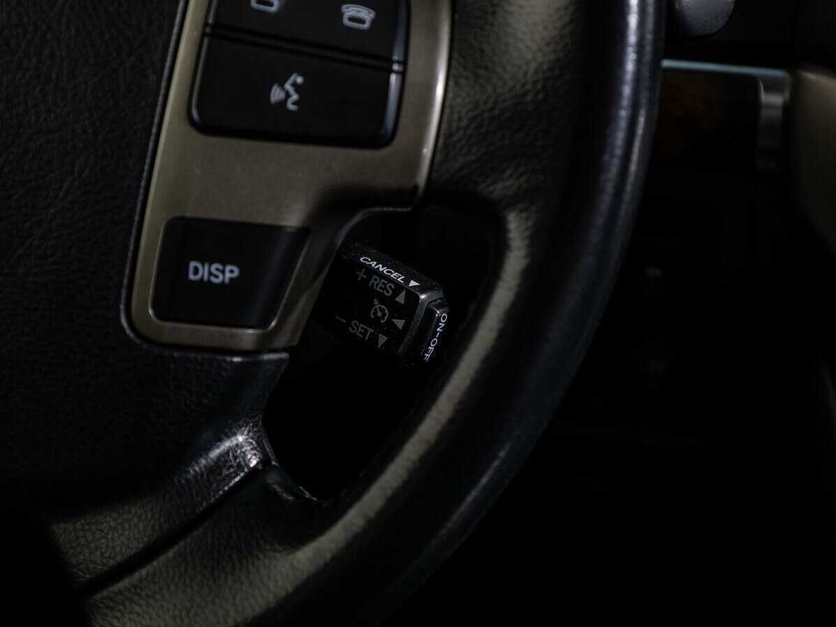 Toyota Land Cruiser с пробегом — 2011 год. Фото: #21