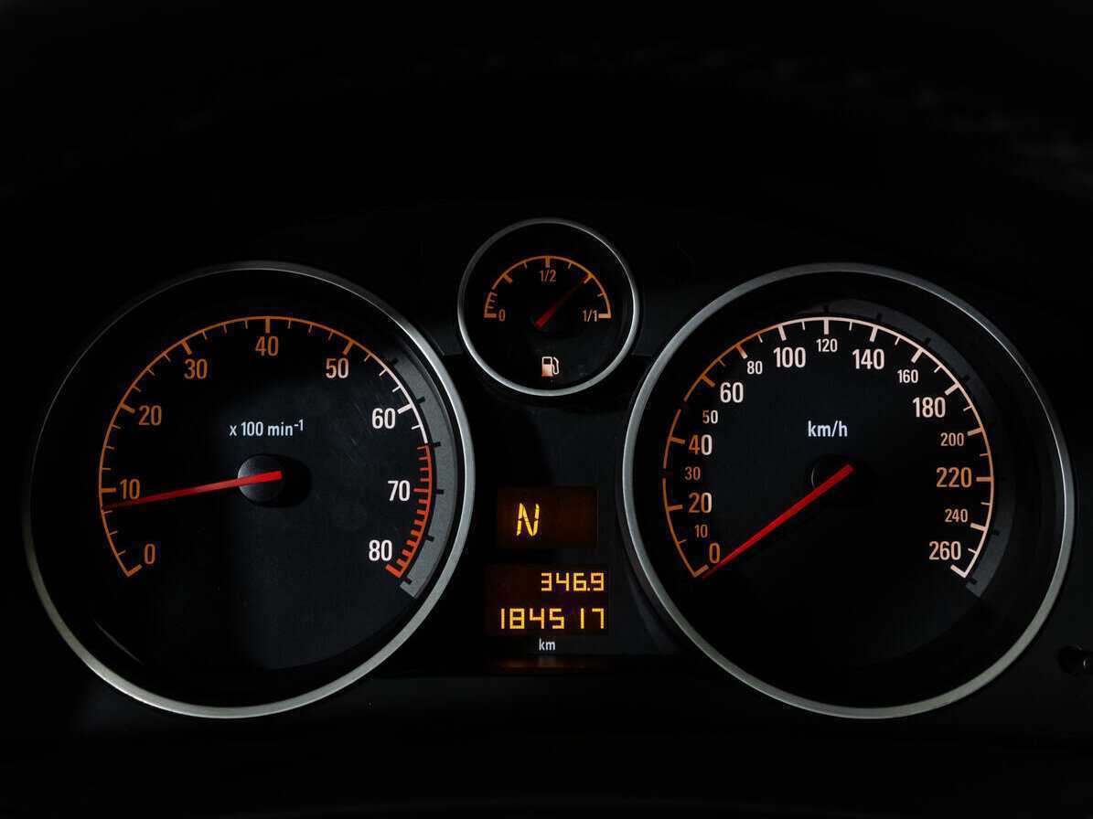 Opel Astra с пробегом — 2008 год. Фото: #12