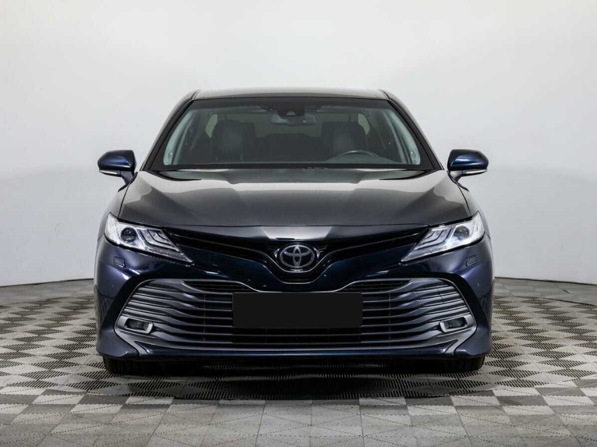 Toyota Camry с пробегом — 2018 год. Фото: #1