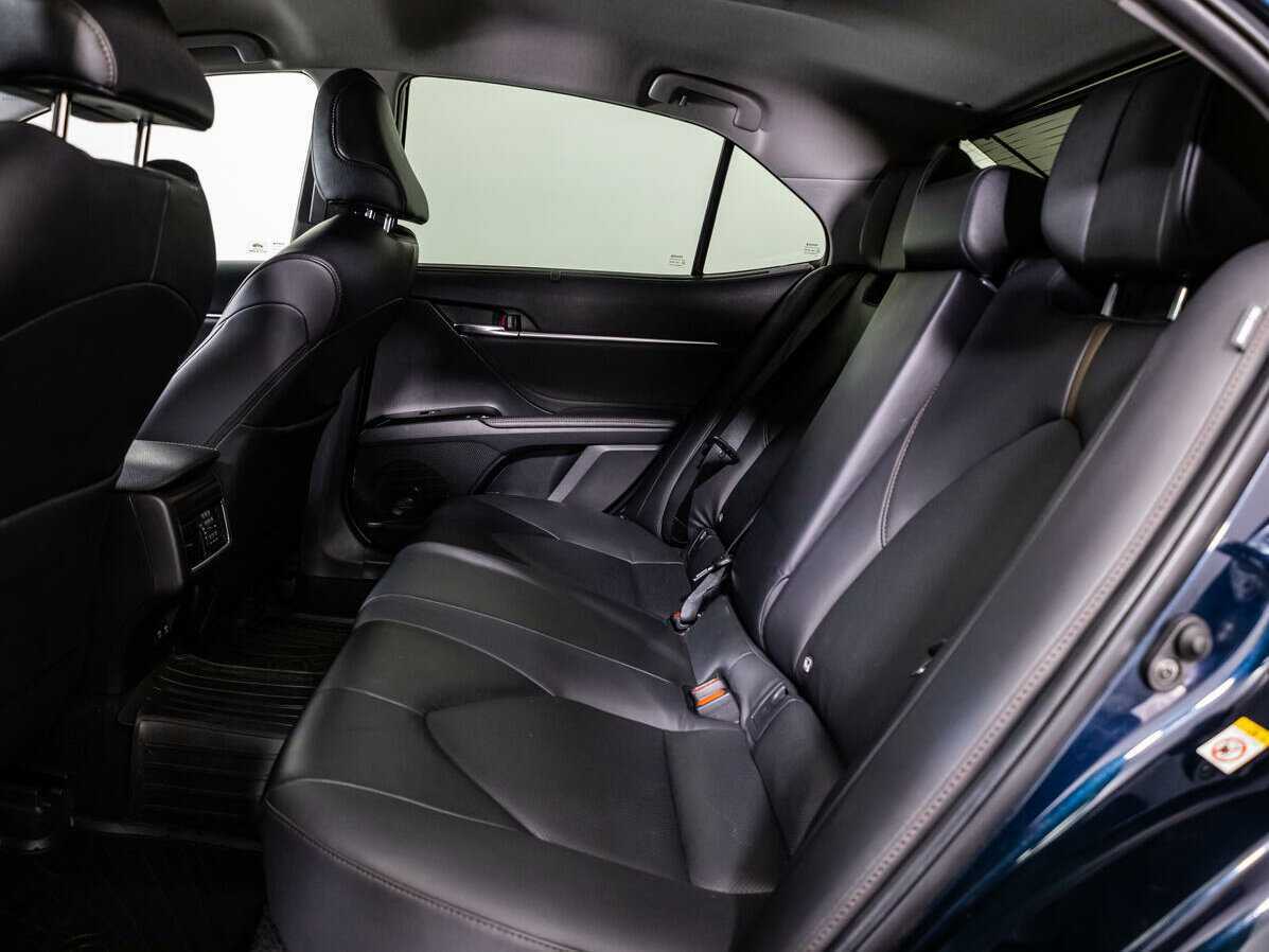 Toyota Camry с пробегом — 2018 год. Фото: #16