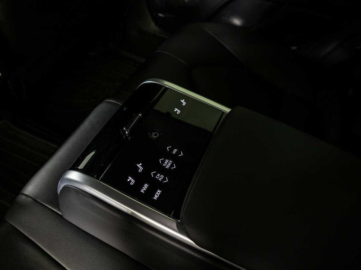 Toyota Camry с пробегом — 2018 год. Фото: #17