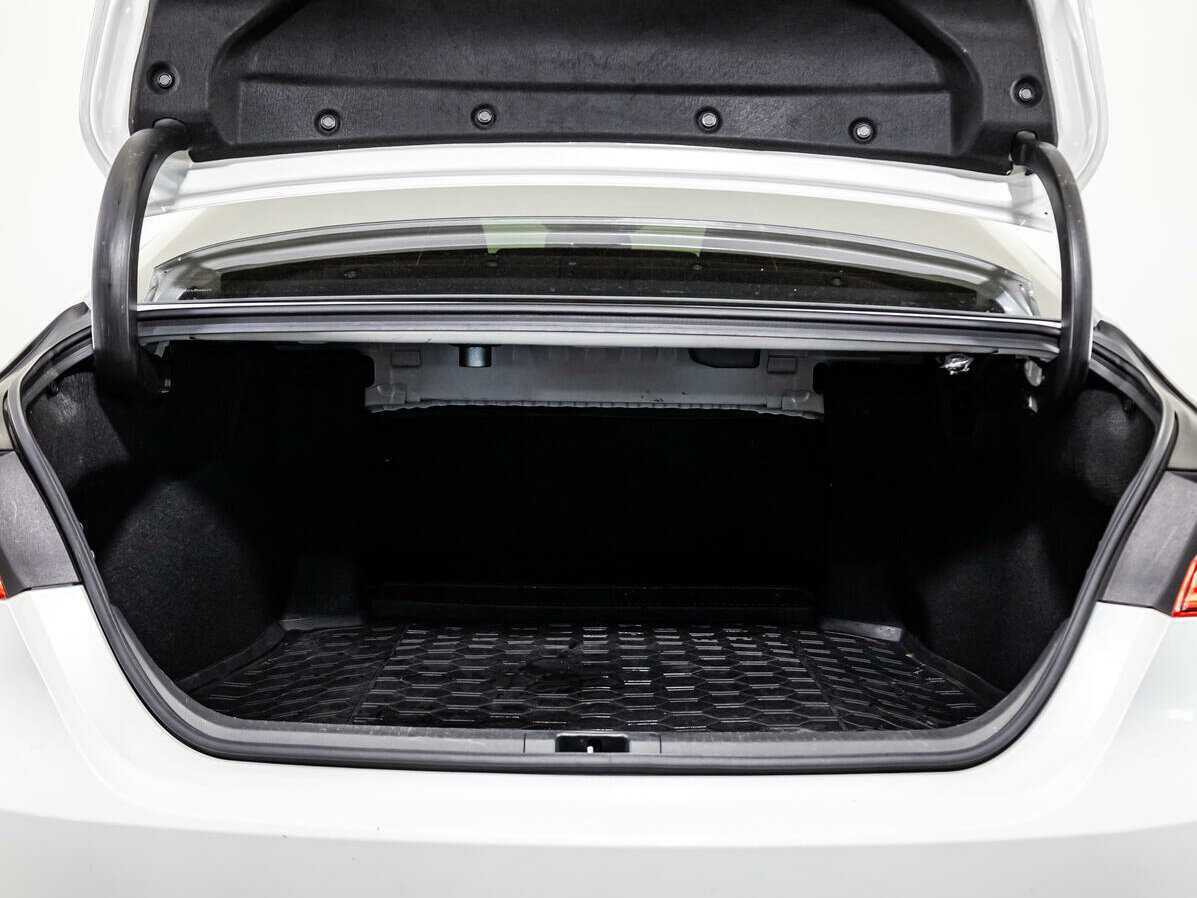 Toyota Camry с пробегом — 2018 год. Фото: #16