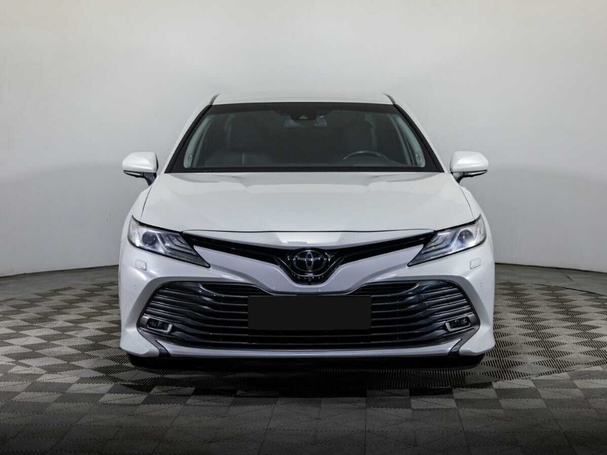 Toyota Camry с пробегом — 2018 год. Фото: #1