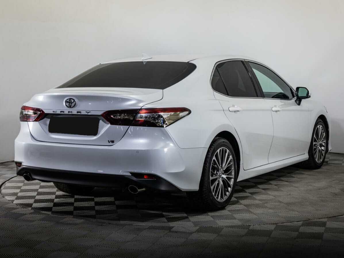 Toyota Camry с пробегом — 2018 год. Фото: #3