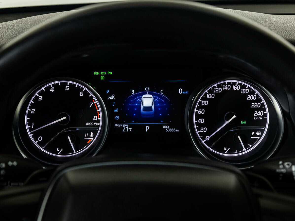 Toyota Camry с пробегом — 2018 год. Фото: #9