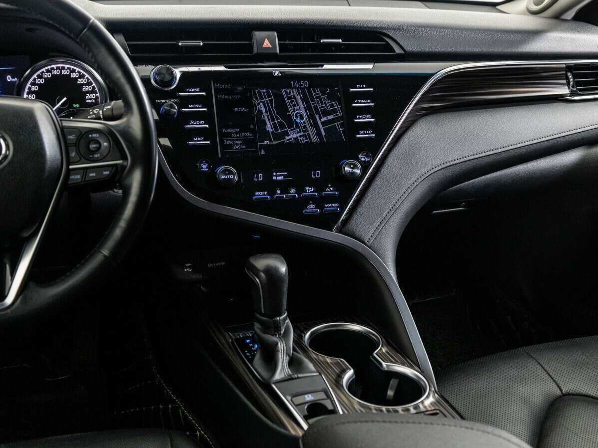 Toyota Camry с пробегом — 2018 год. Фото: #13