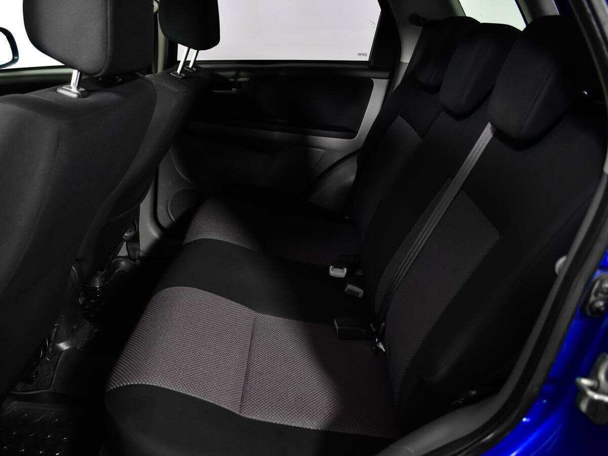 Suzuki SX4 с пробегом — 2007 год. Фото: #9