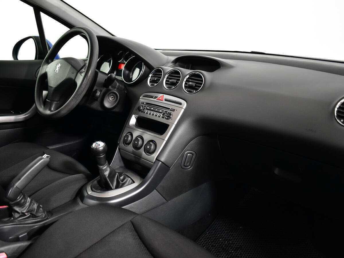 Peugeot 308 с пробегом — 2010 год. Фото: #8