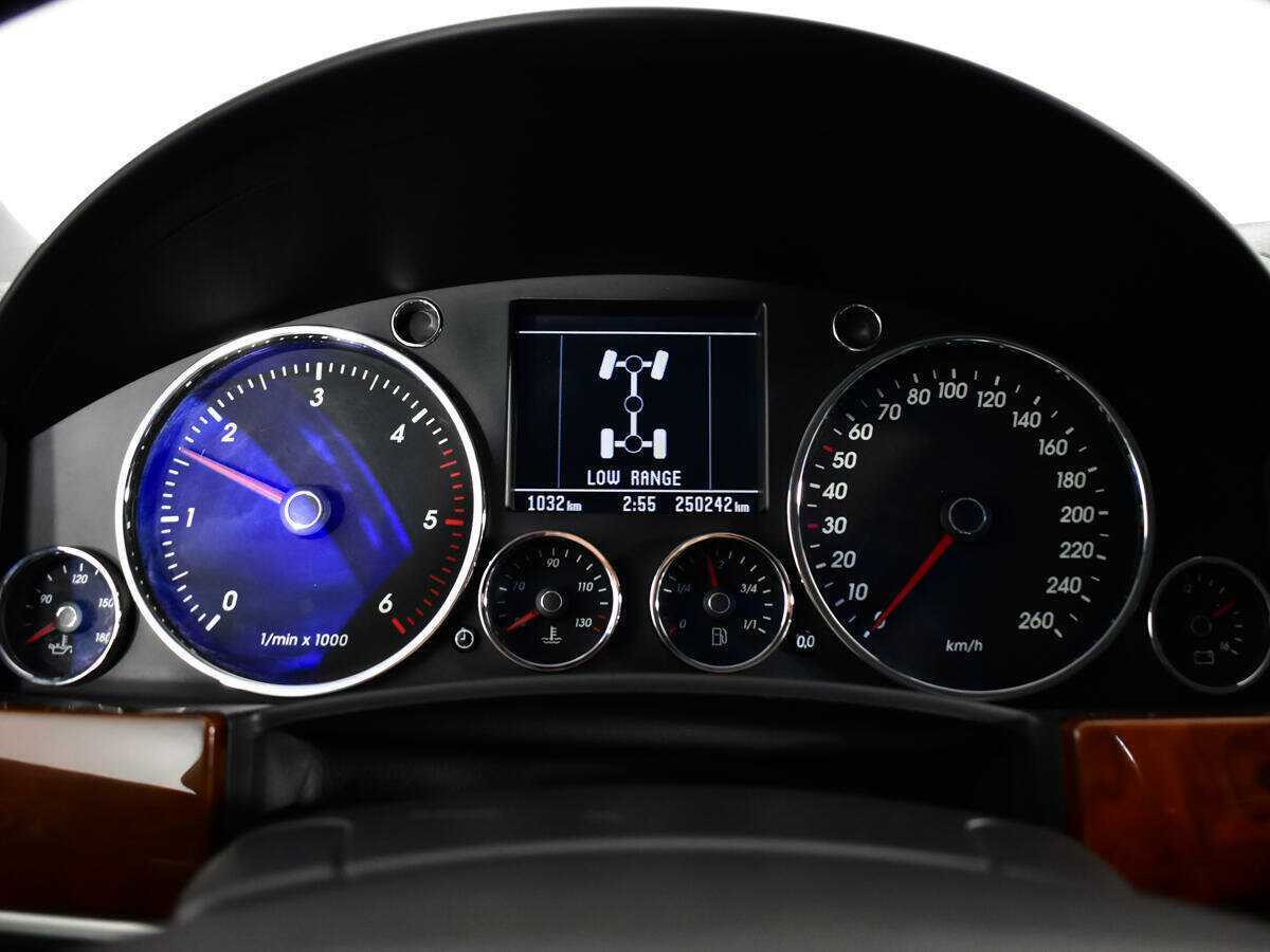 Volkswagen Touareg с пробегом — 2005 год. Фото: #10