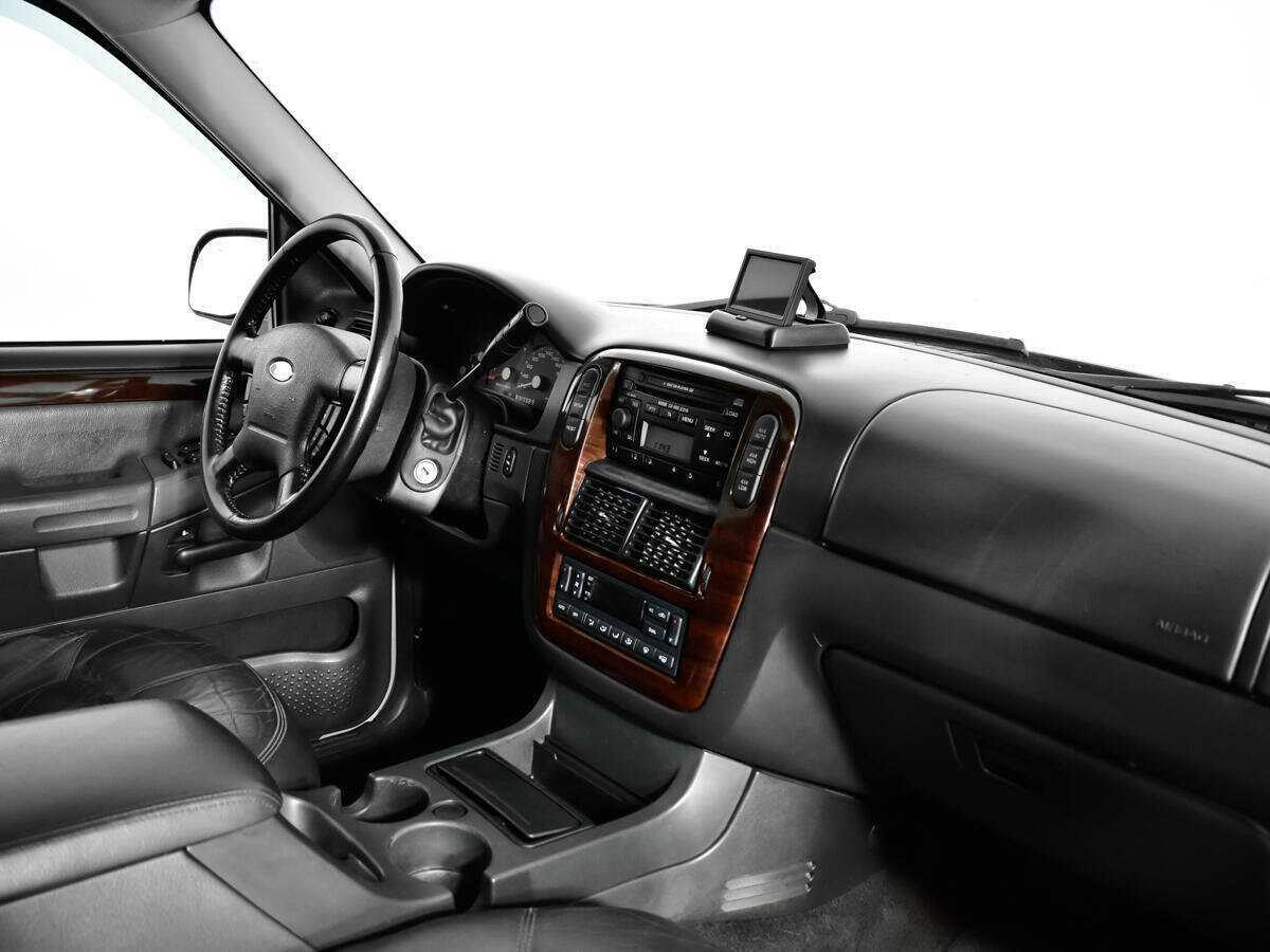 Ford Explorer с пробегом — 2005 год. Фото: #8