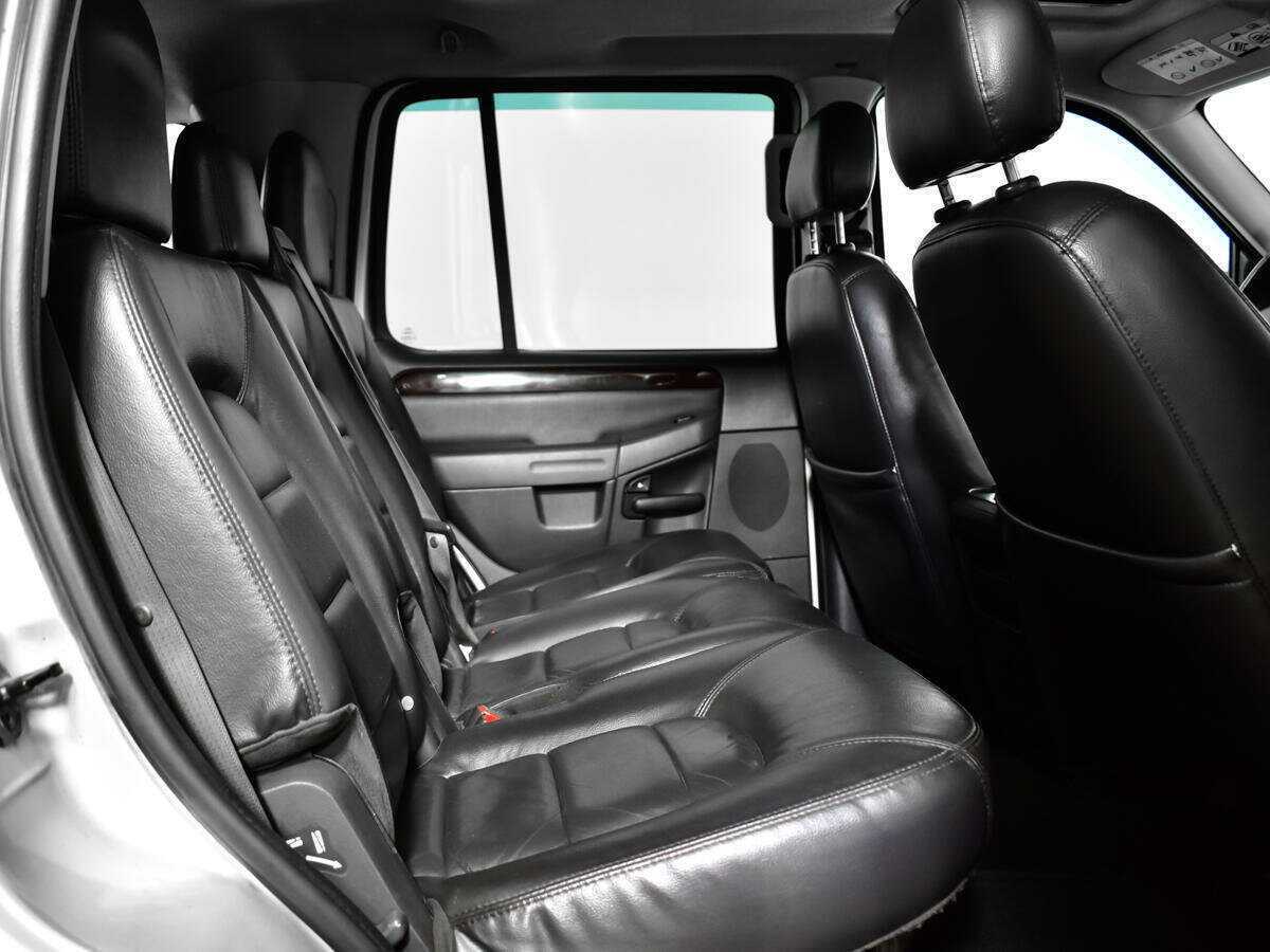 Ford Explorer с пробегом — 2005 год. Фото: #9