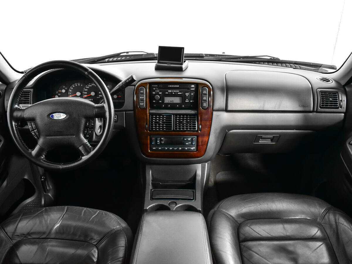 Ford Explorer с пробегом — 2005 год. Фото: #12