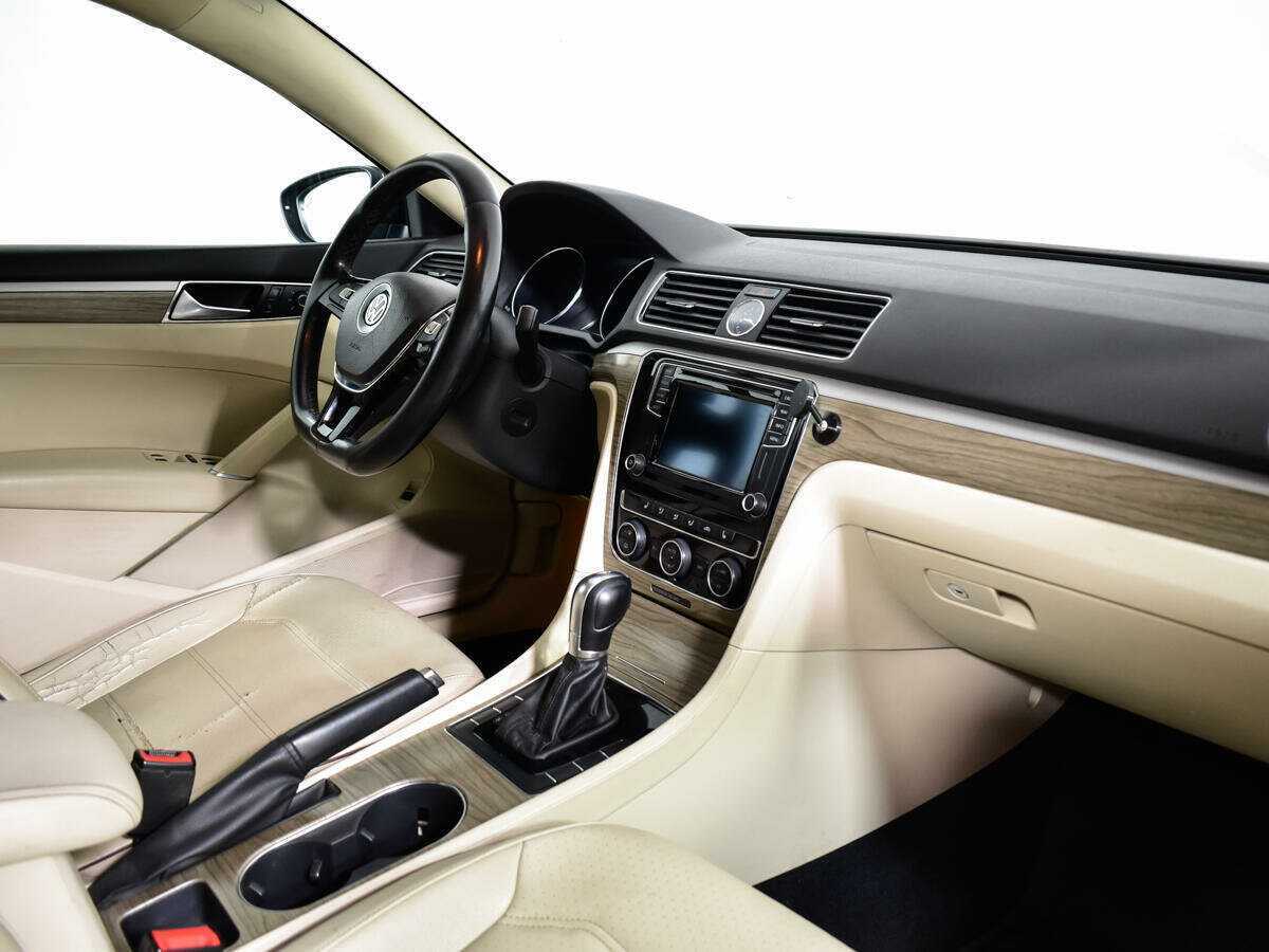 Volkswagen Passat (North America and China) с пробегом — 2016 год. Фото: #8