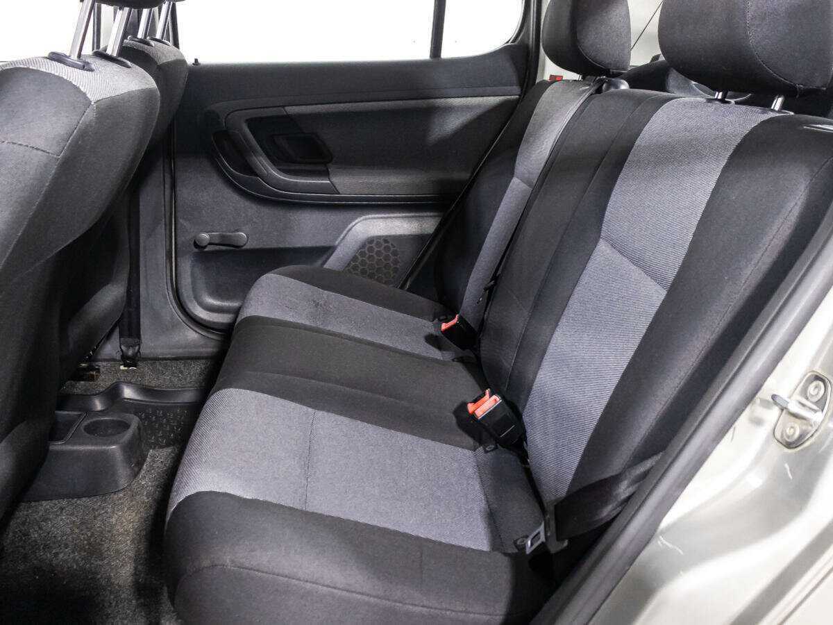 Skoda Fabia с пробегом — 2009 год. Фото: #9