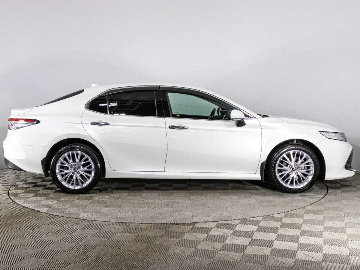 Toyota Camry с пробегом — 2020 год. Фото: #1