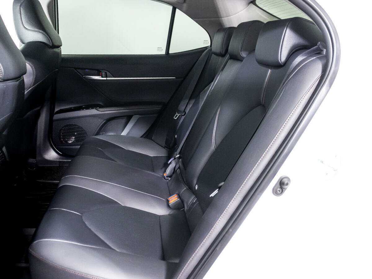 Toyota Camry с пробегом — 2020 год. Фото: #9