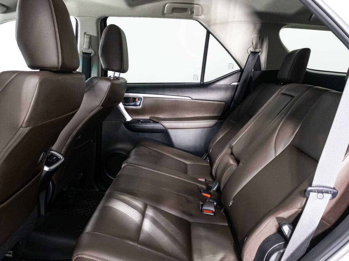 Toyota Fortuner с пробегом — 2019 год. Фото: #9