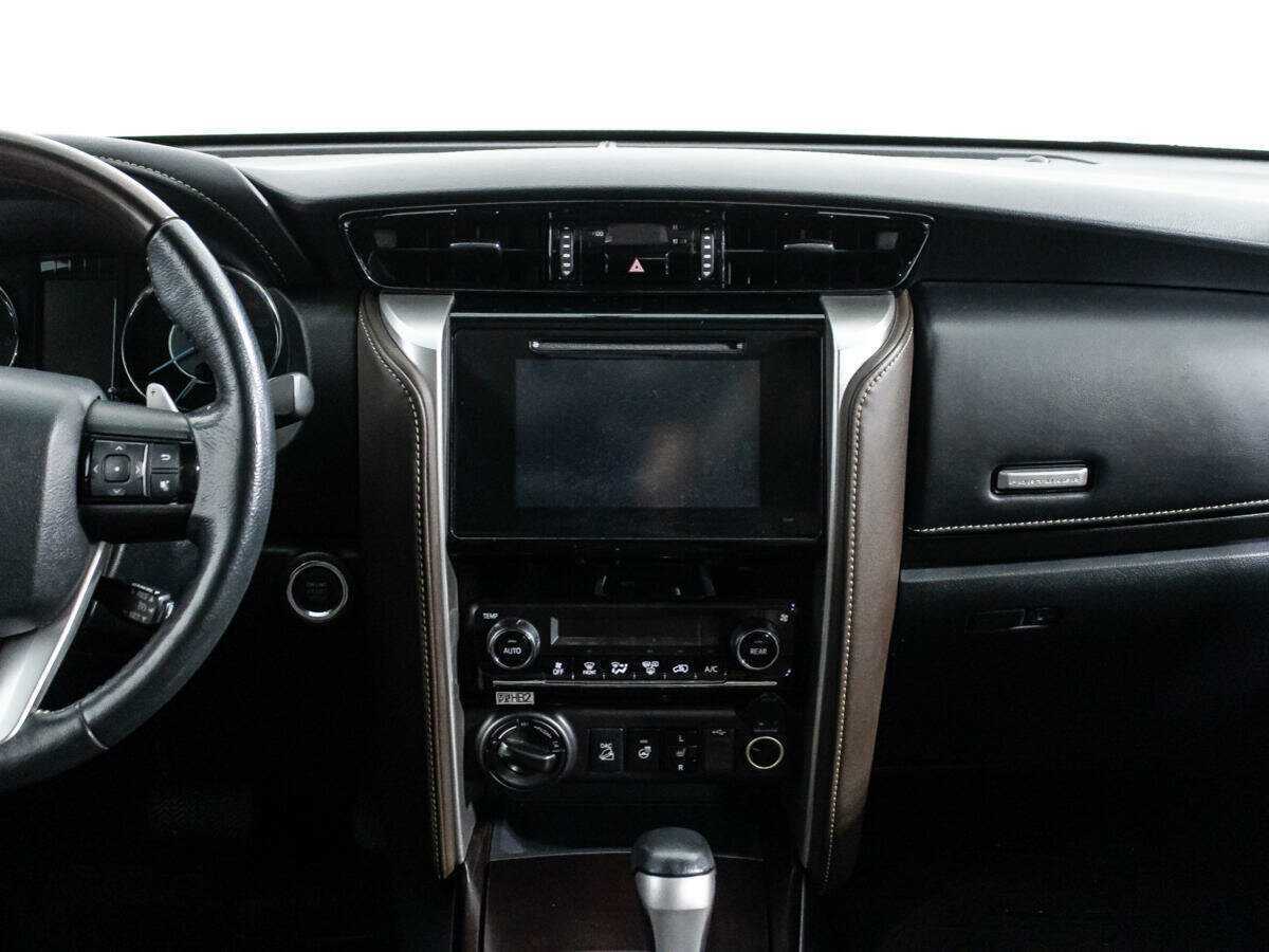 Toyota Fortuner с пробегом — 2019 год. Фото: #13