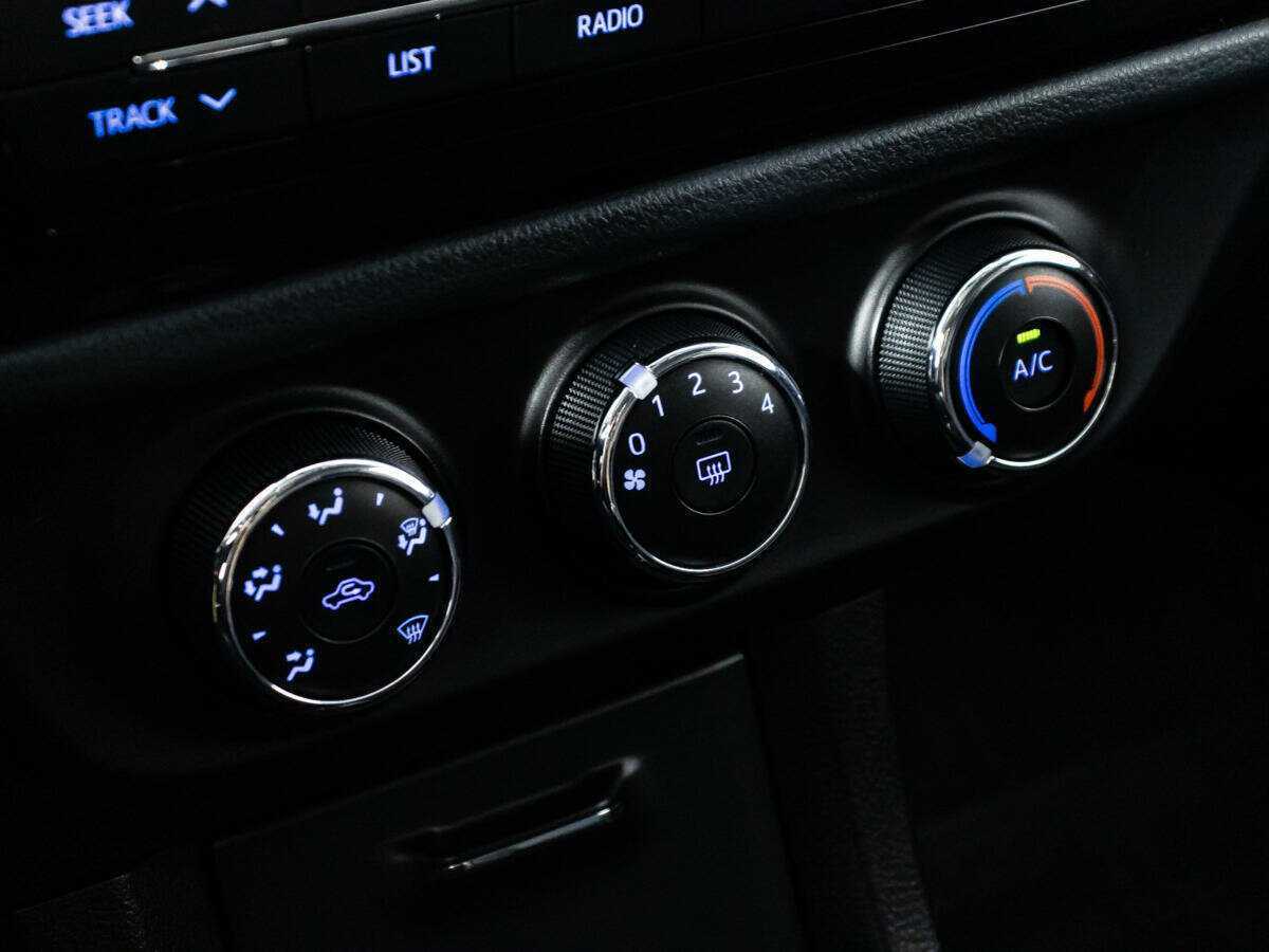 Toyota Corolla с пробегом — 2015 год. Фото: #14