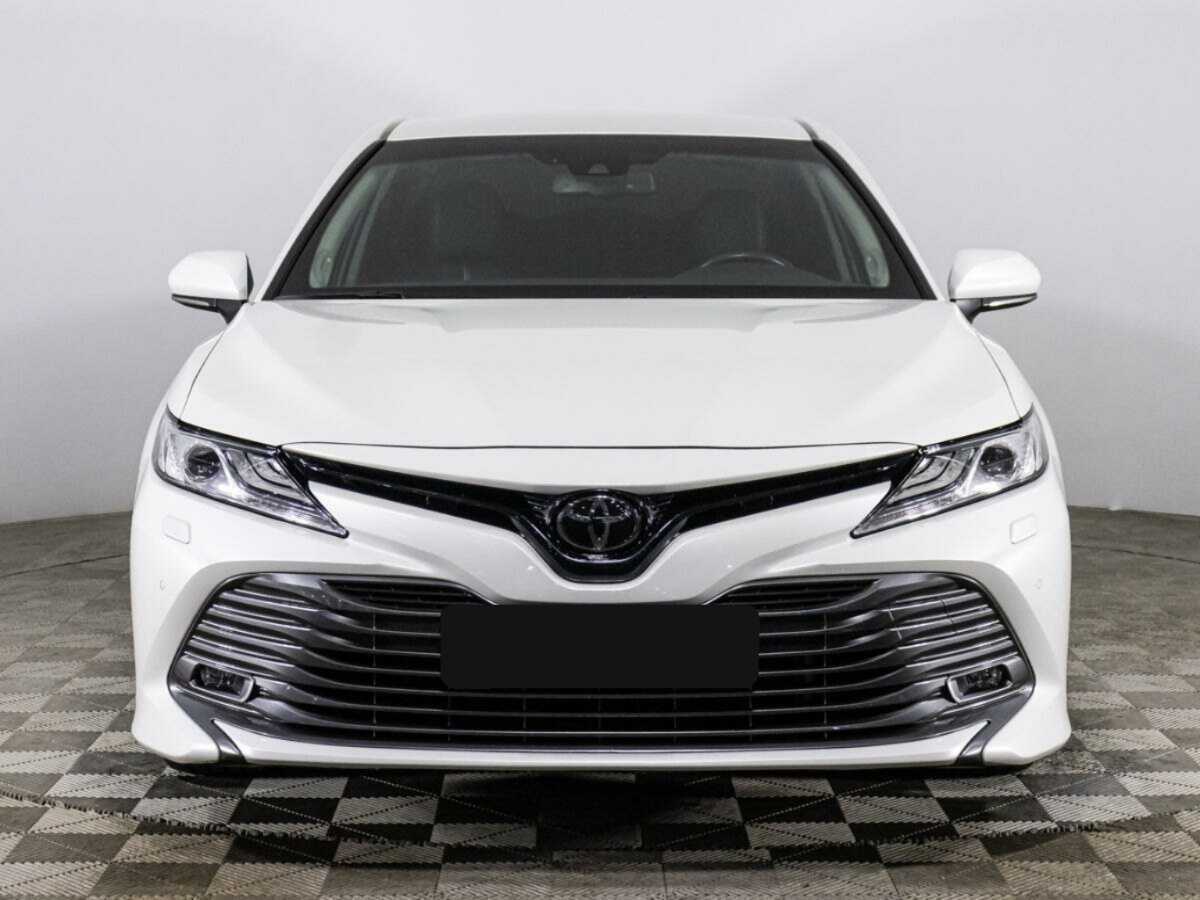 Toyota Camry с пробегом — 2020 год. Фото: #1
